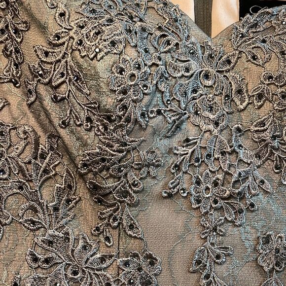 La FEMME Evening Gown Applique Detail Prom Evening Bridal renaissance NWT - Picture 8 of 11